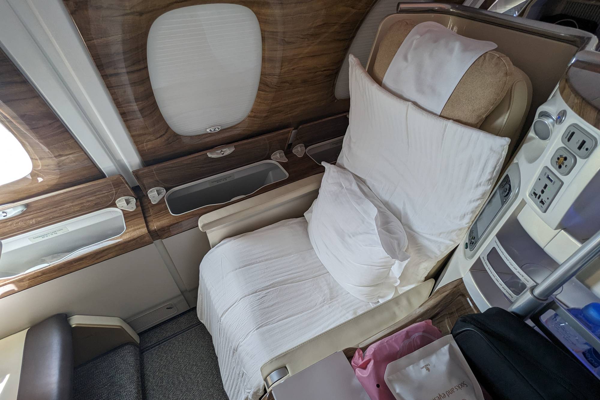Emirates A380 business class seats - beddings