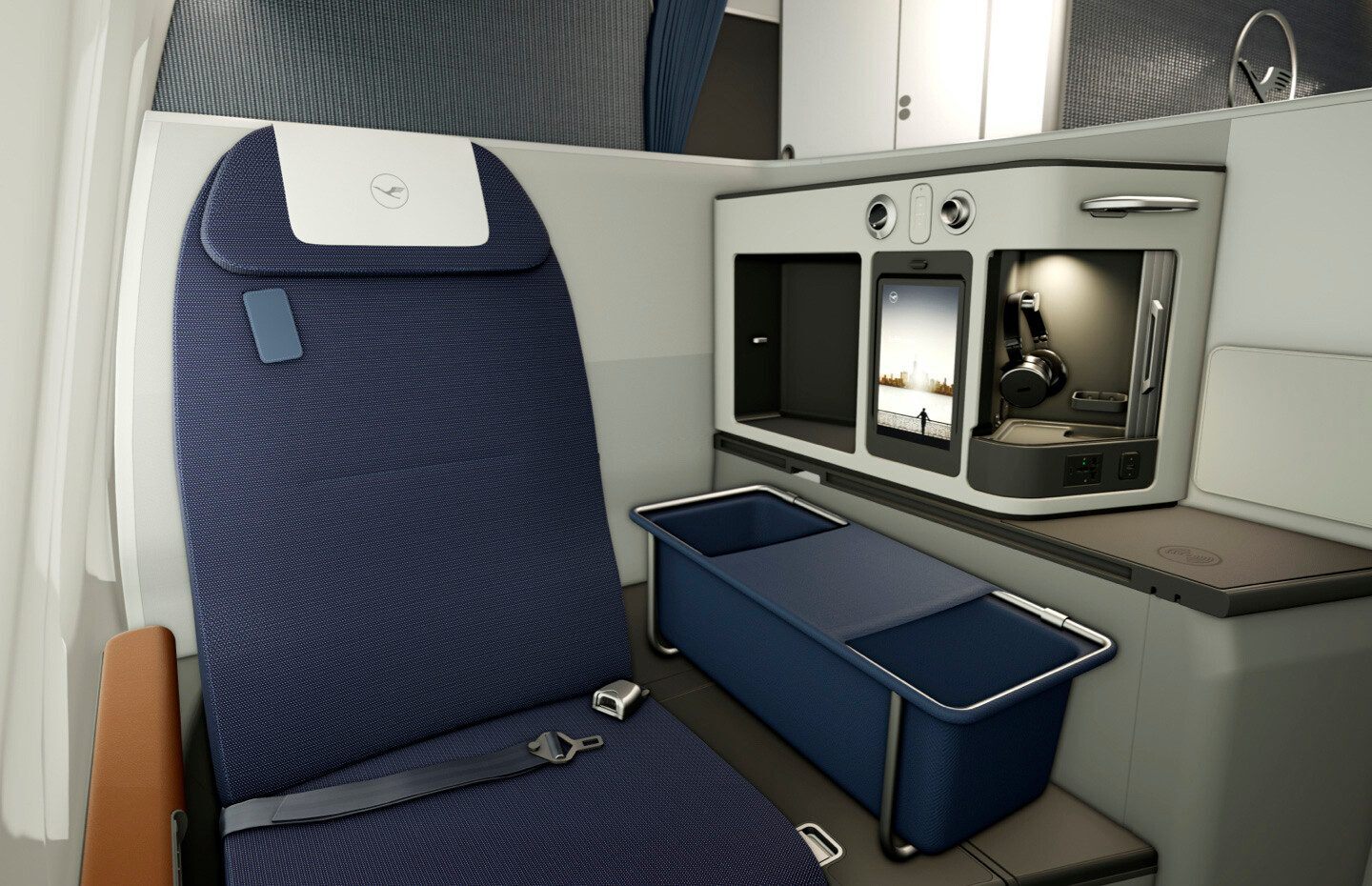 Business Class Privacy Seat with Baby - Lufthansa Allegris