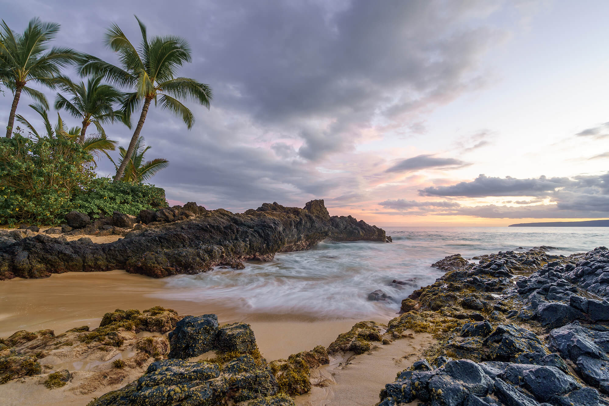 Secret Beach at Maui. Photo by Pascal Debrunner.