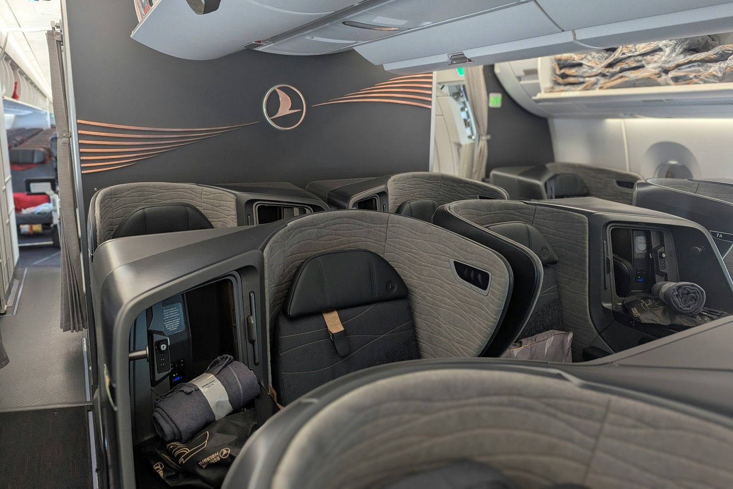 Turkish Airlines Business Class cabin in a 1-2-1 configuration on the Boeing 787-9 and Airbus A350-900, offering direct aisle access for every passenger. Photo by Frugal Flyer.