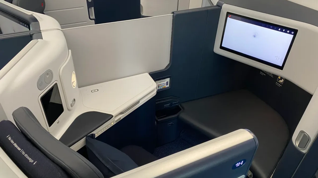 Air France A350 bulkhead business class seat with oversized ottoman