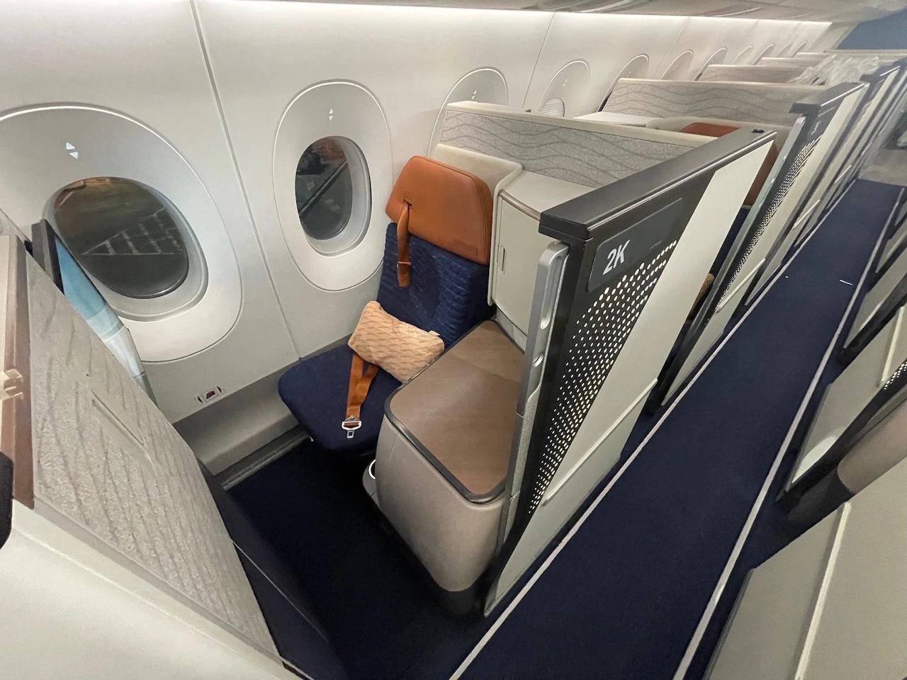 Collins Aerospace Horizon business class suite in staggered configuration. Photo by Collins Aerospace.