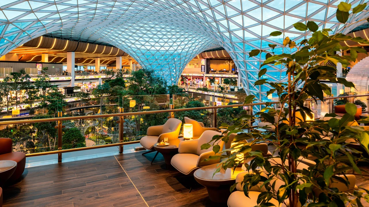 Qatar Airways Al Mourjan Business Lounge at Hamad International Airport. Photo by Qatar Airways.