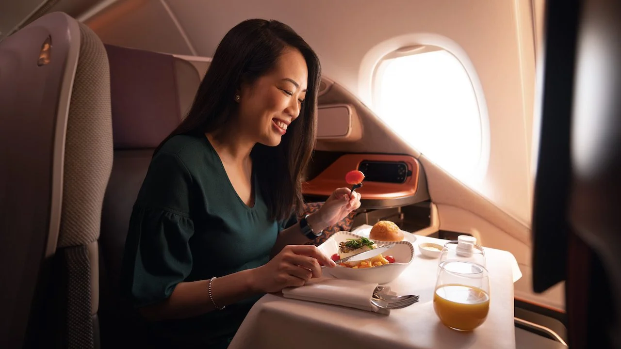 Singapore Airlines Business Class dining service